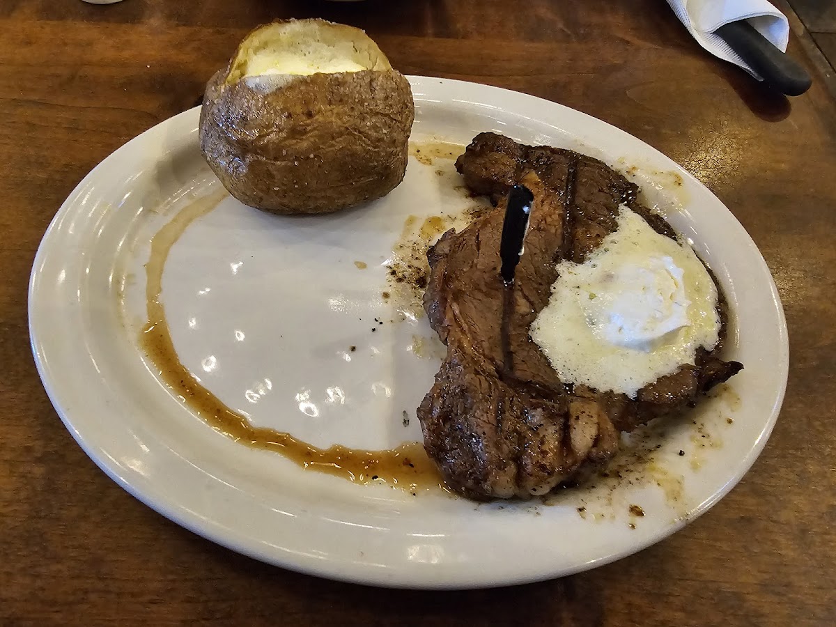 Heitmiller Steakhouse - Photo 3