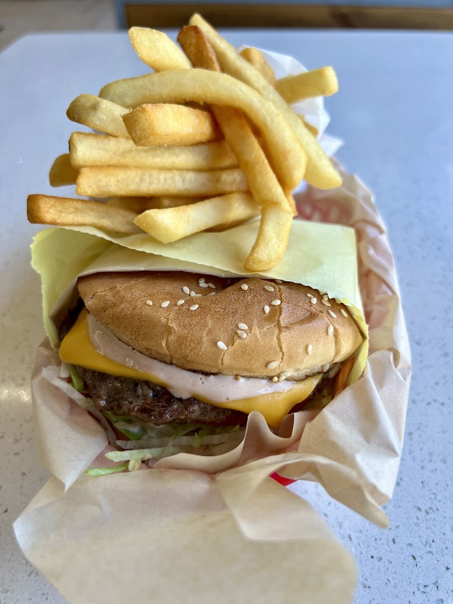 Johnny's Burgers - Photo 1