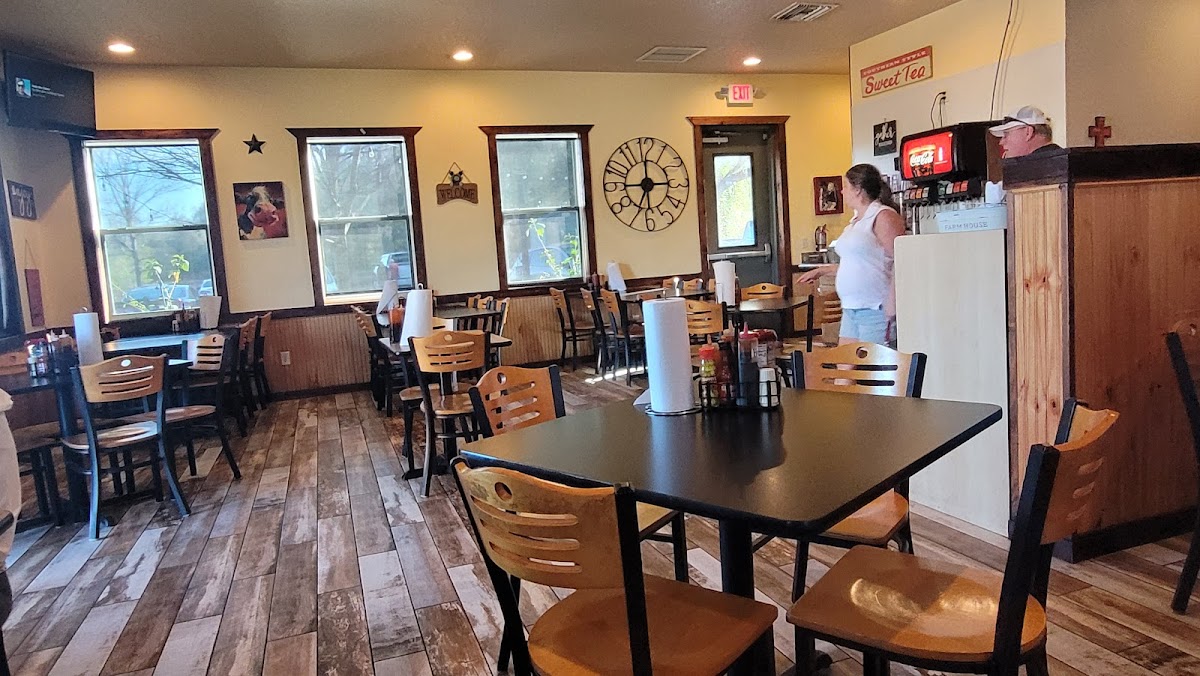 Artman Country Smokehouse - Photo 3