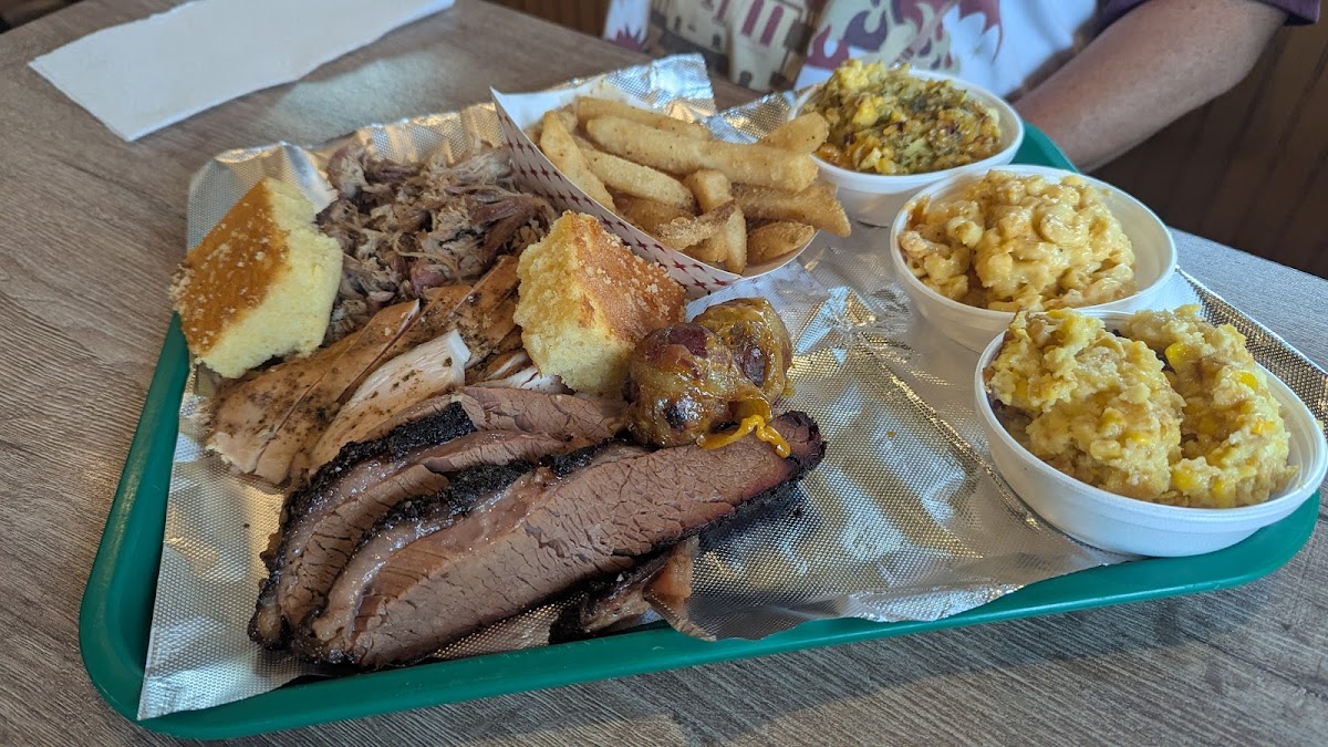 Artman Country Smokehouse - Photo 4