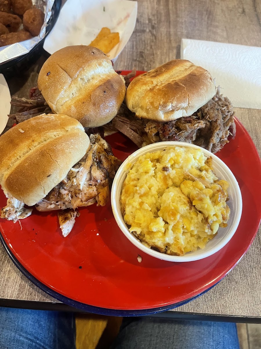 Artman Country Smokehouse - Photo 8