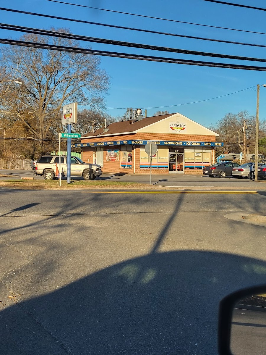 Sandston Bistro & Shakes - Photo 2