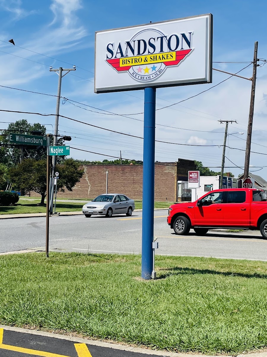 Sandston Bistro & Shakes - Photo 4