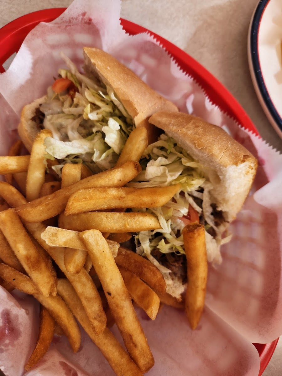 Sandston Bistro & Shakes - Photo 6