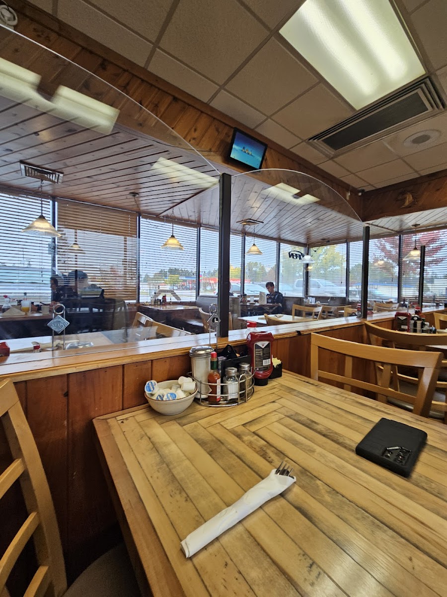 Tomahawk Family Restaurant - Photo 2