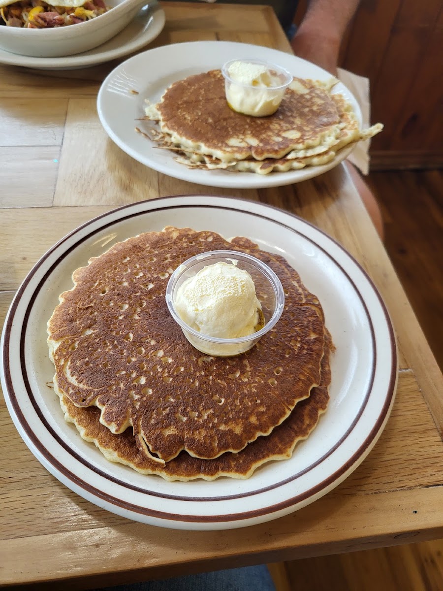 Tomahawk Family Restaurant - Photo 3