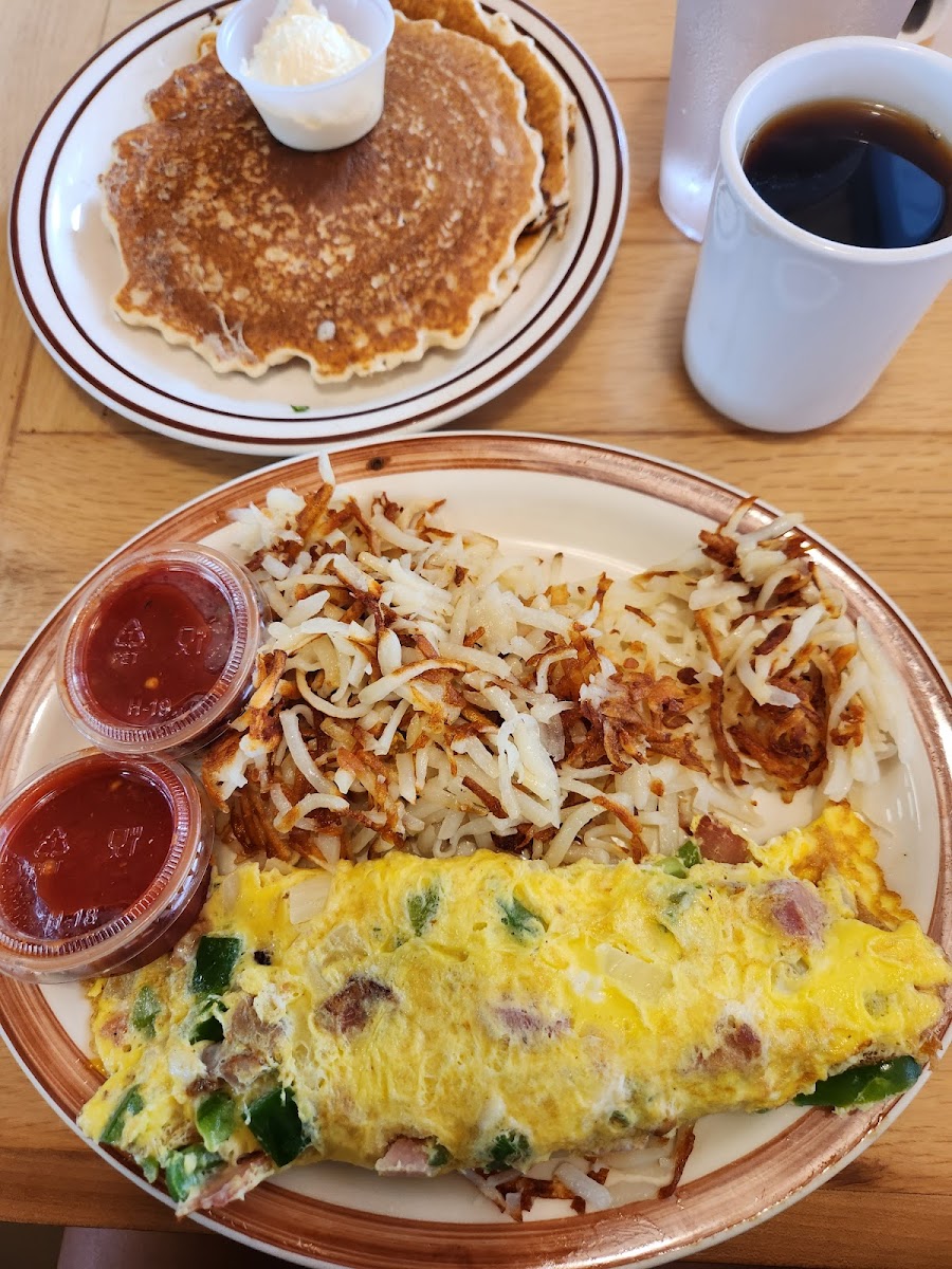 Tomahawk Family Restaurant - Photo 4