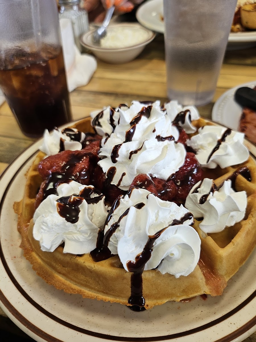 Tomahawk Family Restaurant - Photo 6