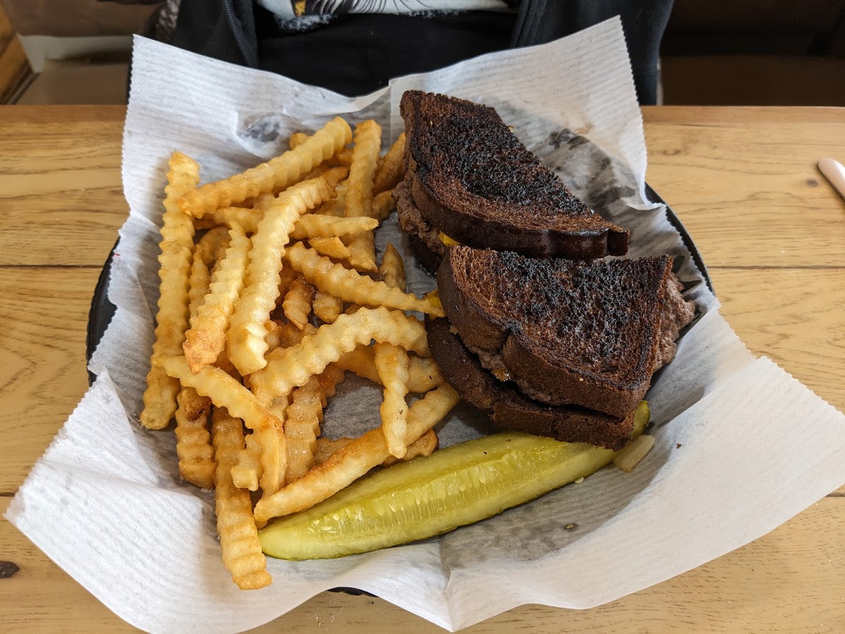 Tomahawk Family Restaurant - Photo 7