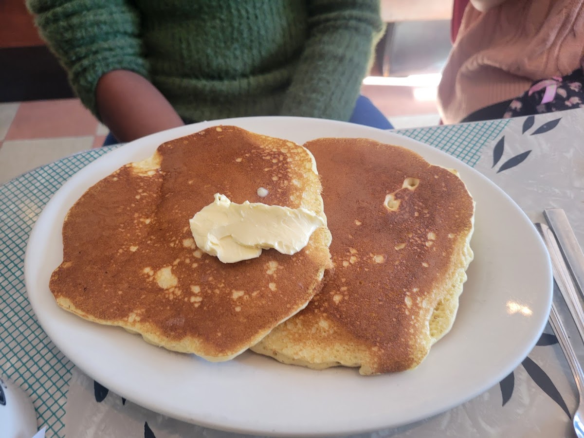 Betsy's Diner - Photo 9