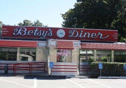 Betsy's Diner - Photo 3