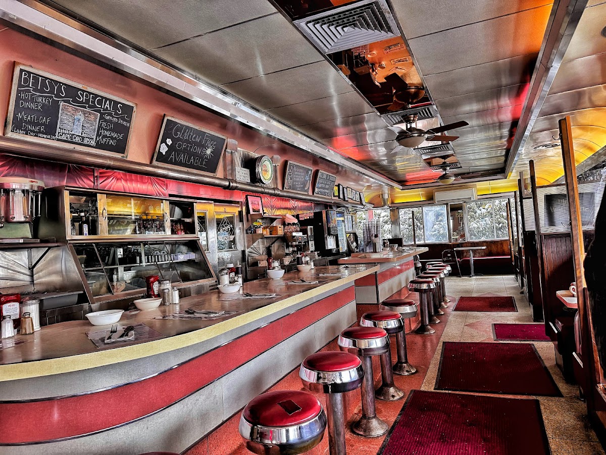 Betsy's Diner - Photo 5