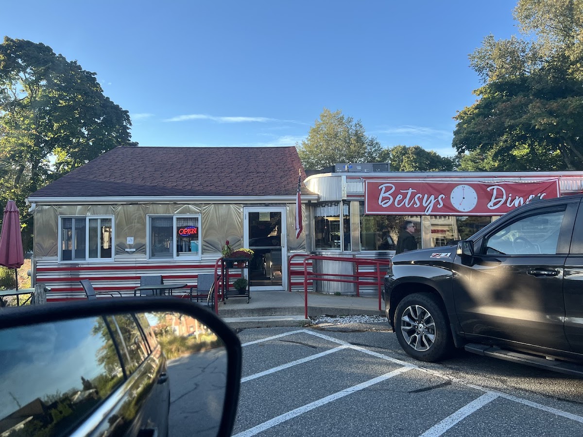 Betsy's Diner - Photo 6