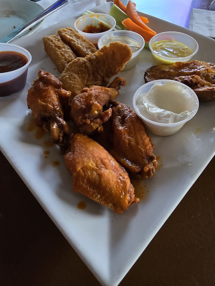 Dellis' Restaurant Bar & Grill - Photo 5
