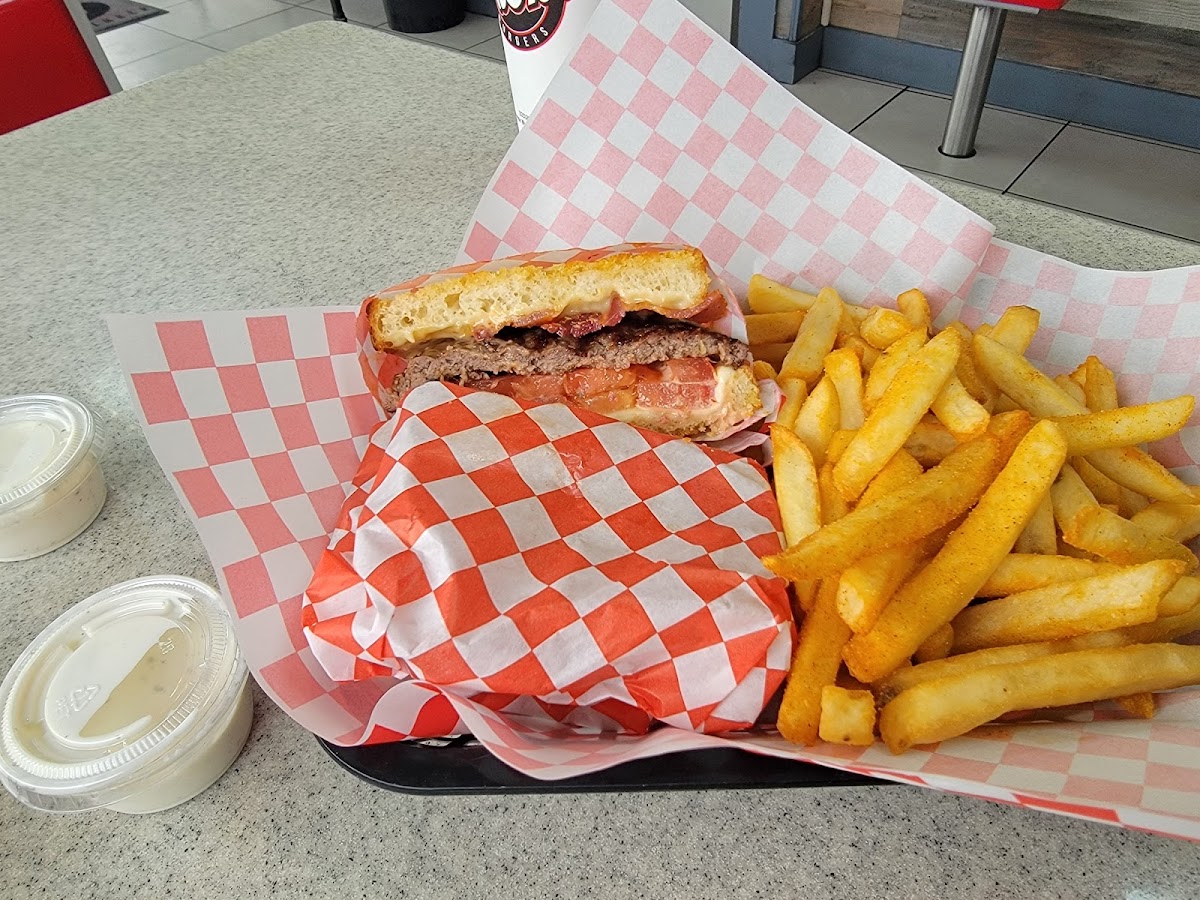 Alex Burgers - Photo 1