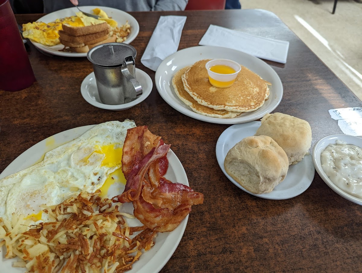 Curtis Watson's Catfish Restaurant - Photo 6