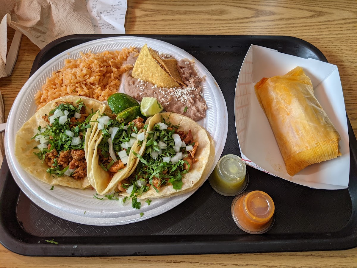 Taqueria Los Paisanos - Photo 1