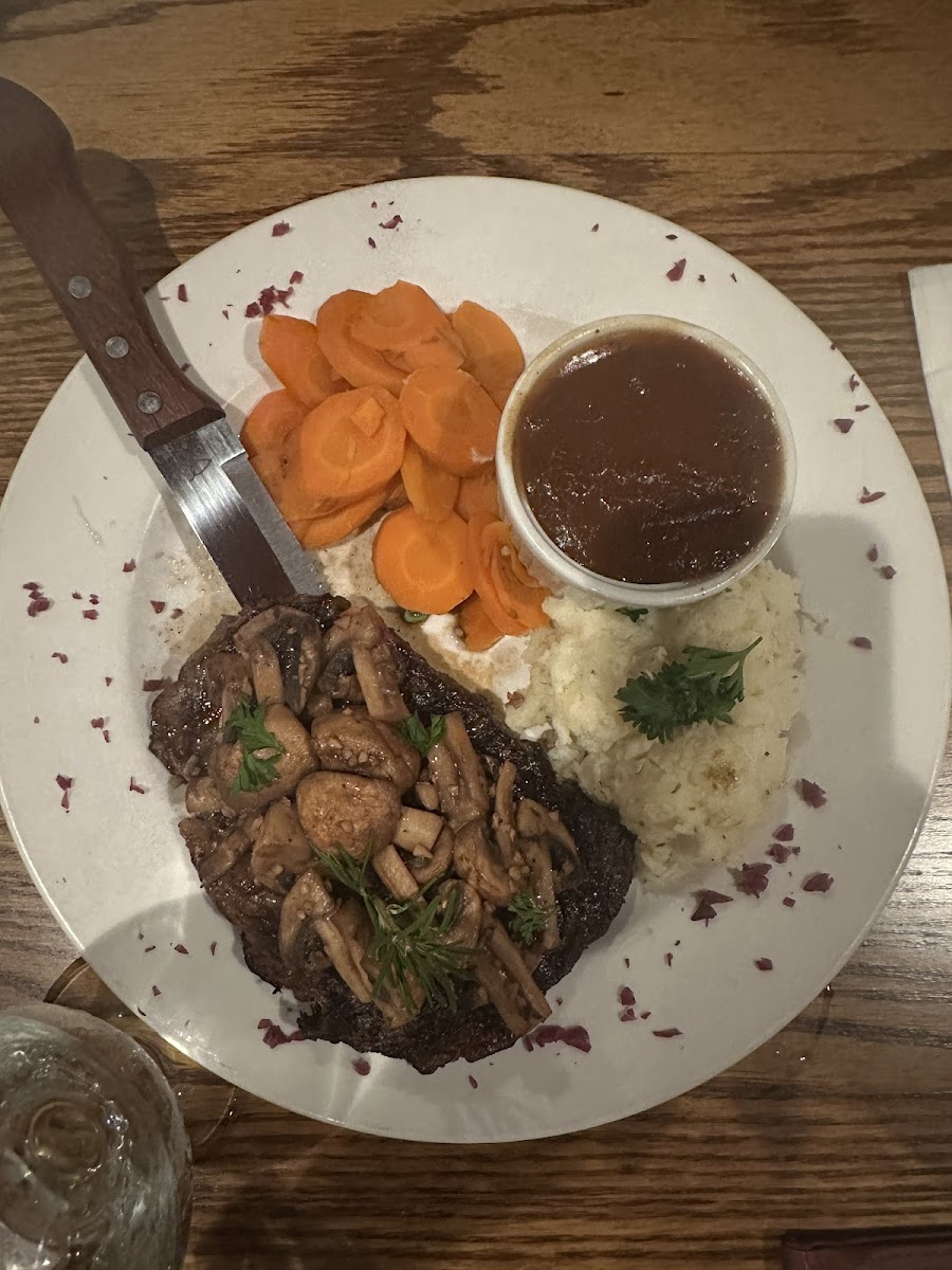 Shorty's Grill - Photo 8