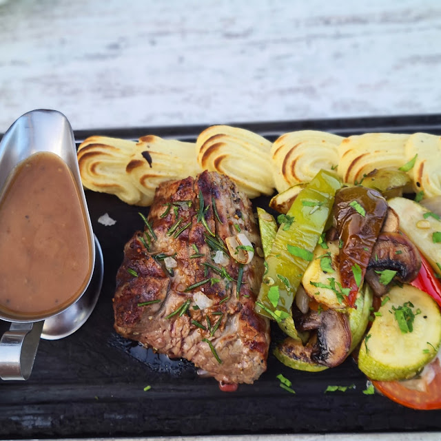Grilled Entrecôte on Oak Plank