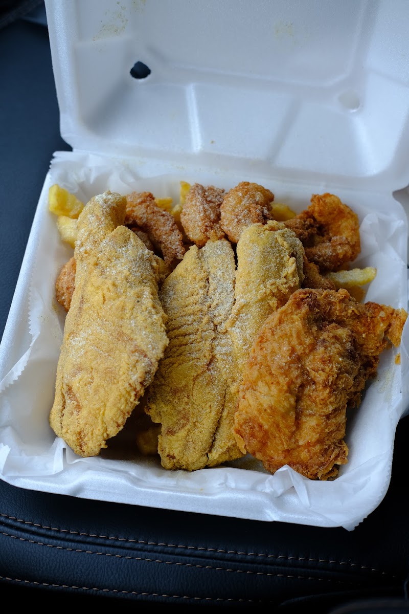 Louisiana Fish & Chicken - Photo 2