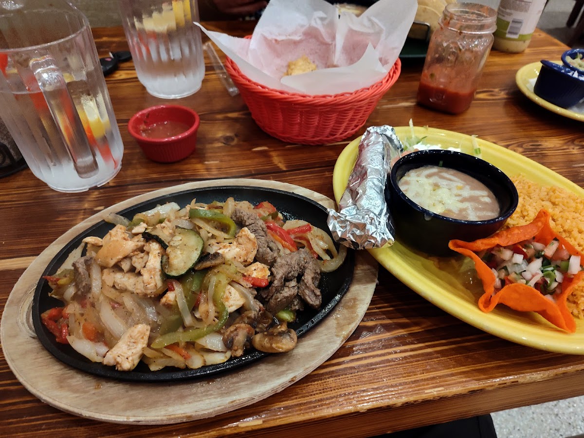 Joses Restaurant & Grill - Photo 2