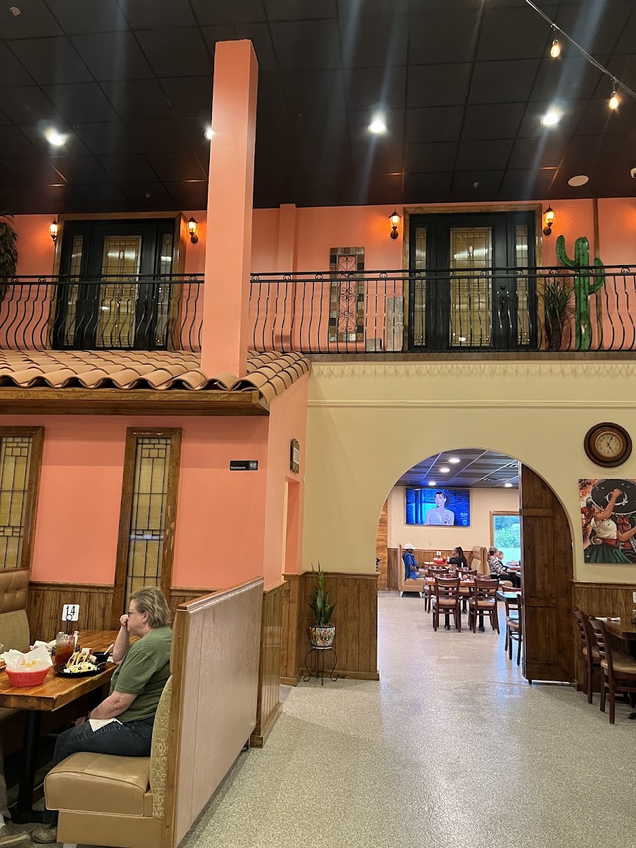 Joses Restaurant & Grill - Photo 3