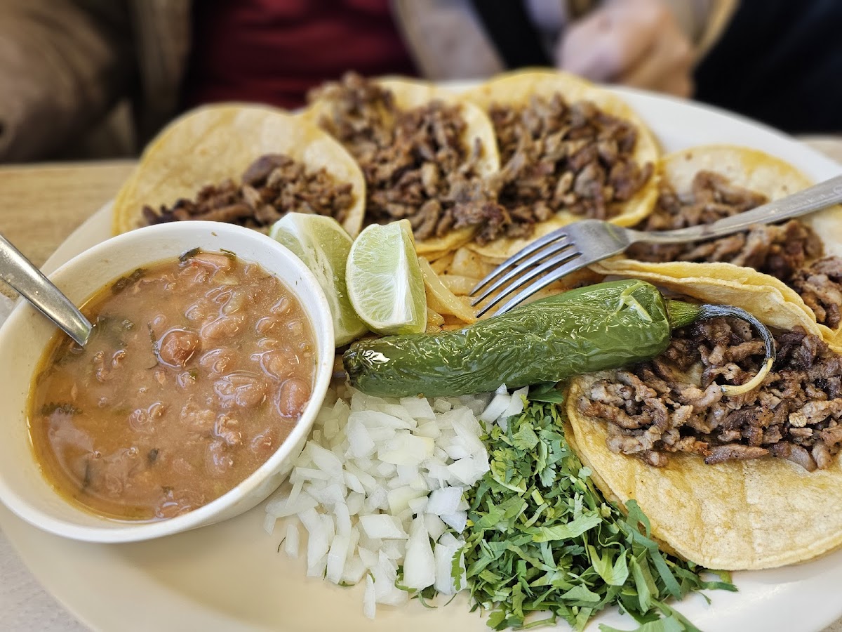 Mexicanos Taqueria - Photo 4