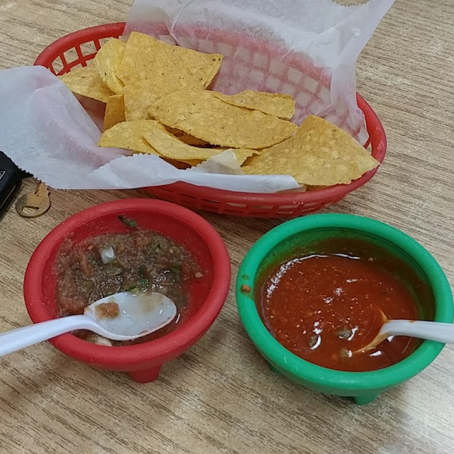 Chile Con Queso Y Chips