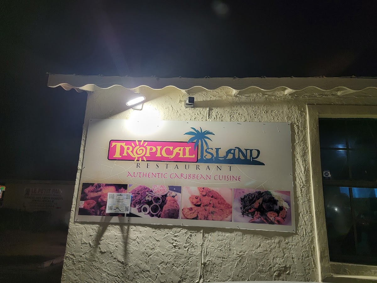 Tropical Island Restaurant - Photo 2