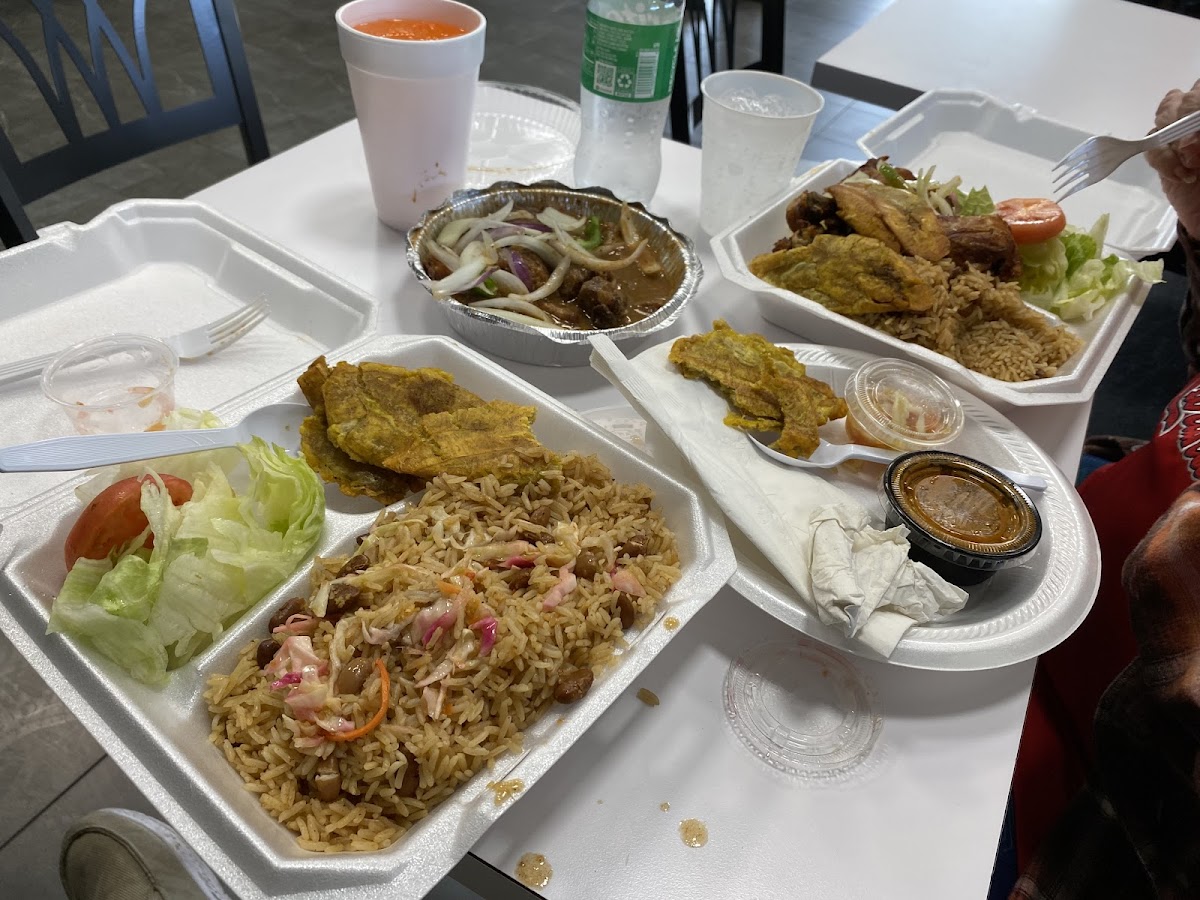 Tropical Island Restaurant - Photo 4
