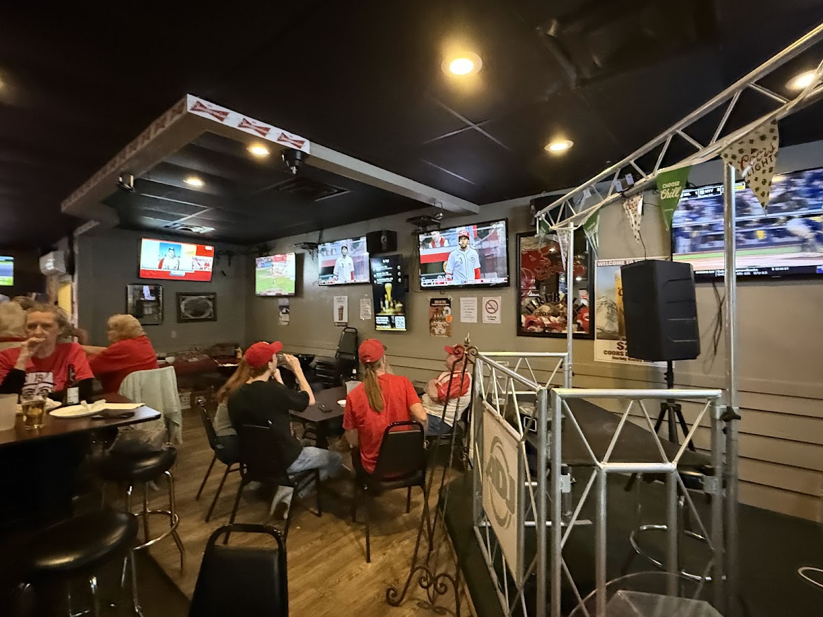 The Avenue Tavern & Grille - Photo 3