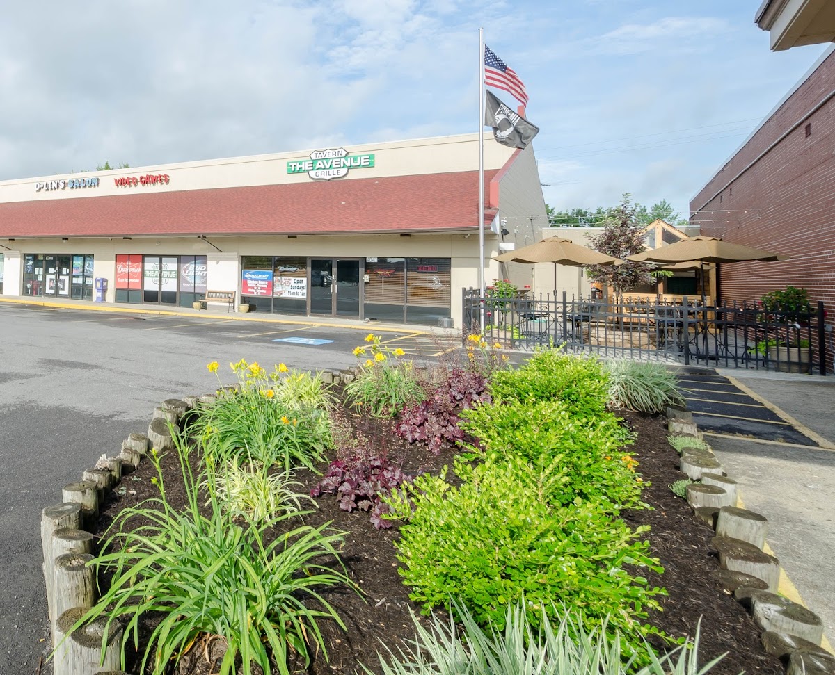 The Avenue Tavern & Grille - Photo 4