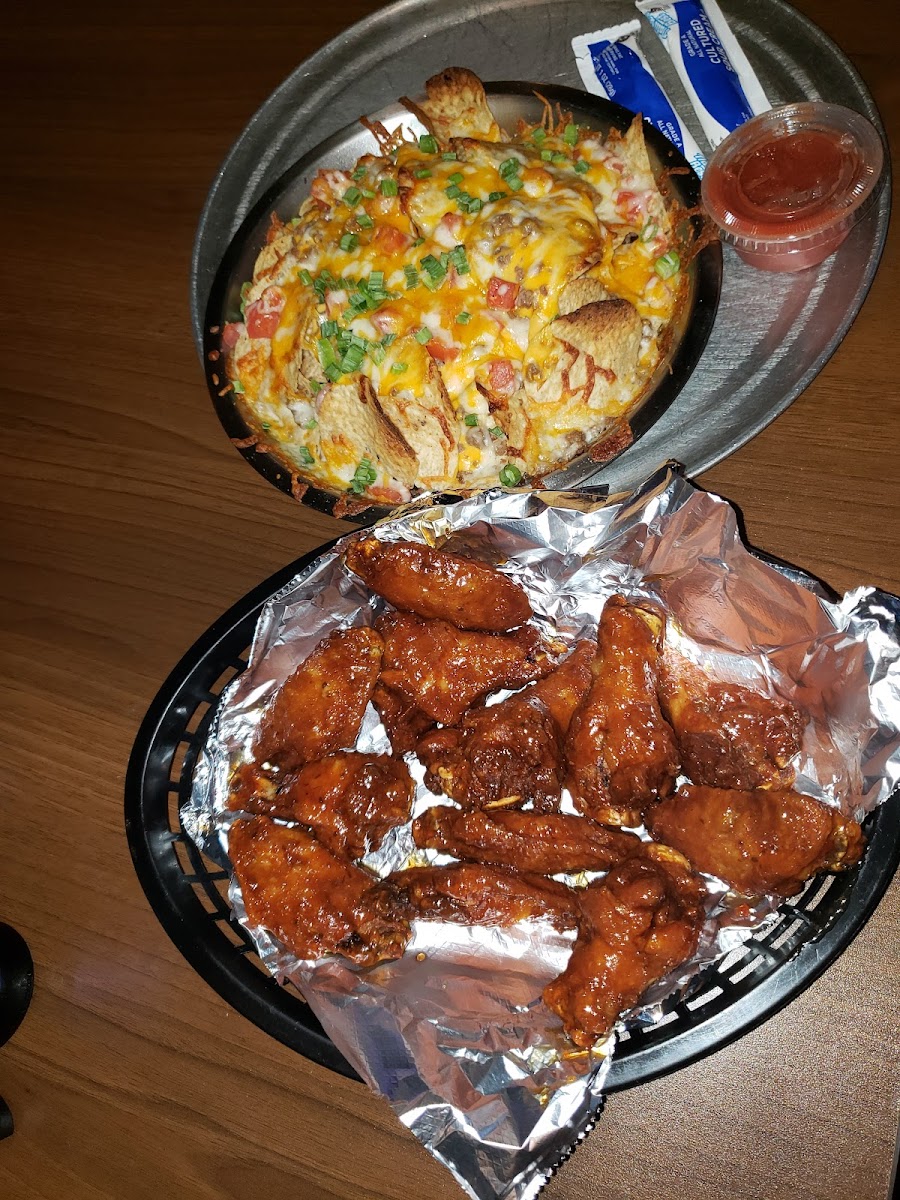 The Avenue Tavern & Grille - Photo 8