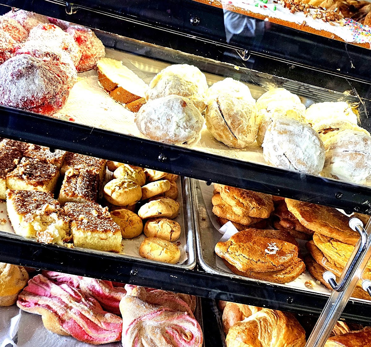 Lucero Bakery - Photo 6