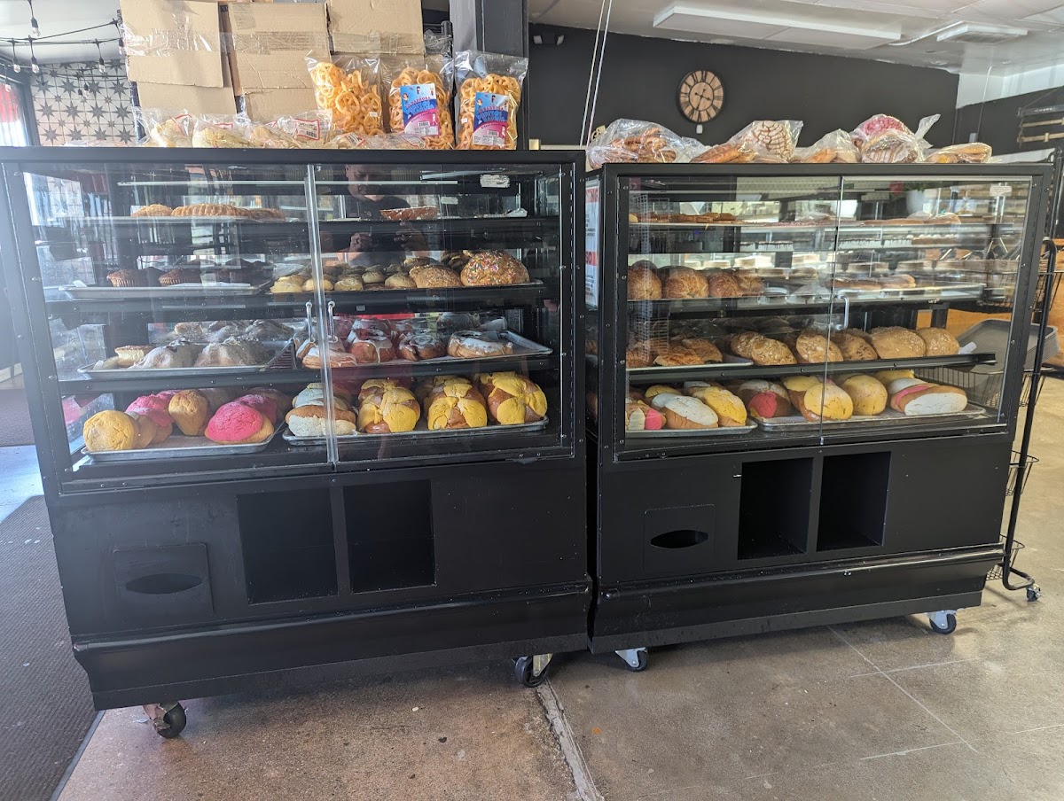 Lucero Bakery - Photo 7