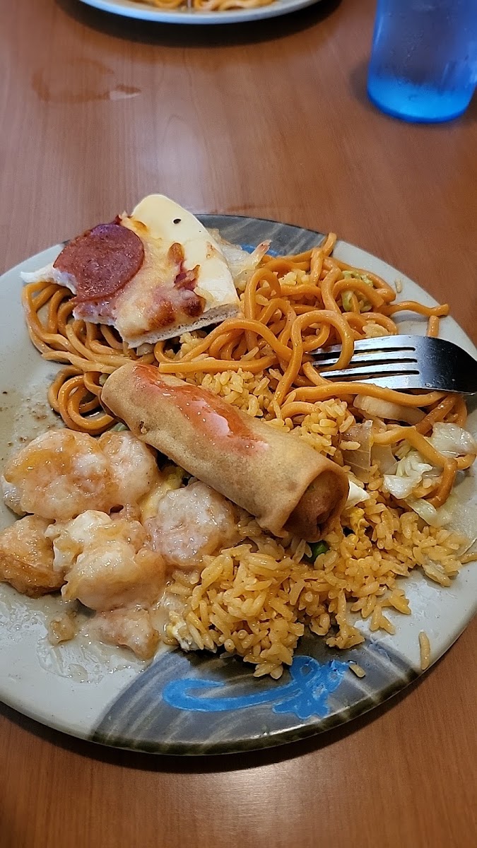 Golden China Buffet - Photo 4