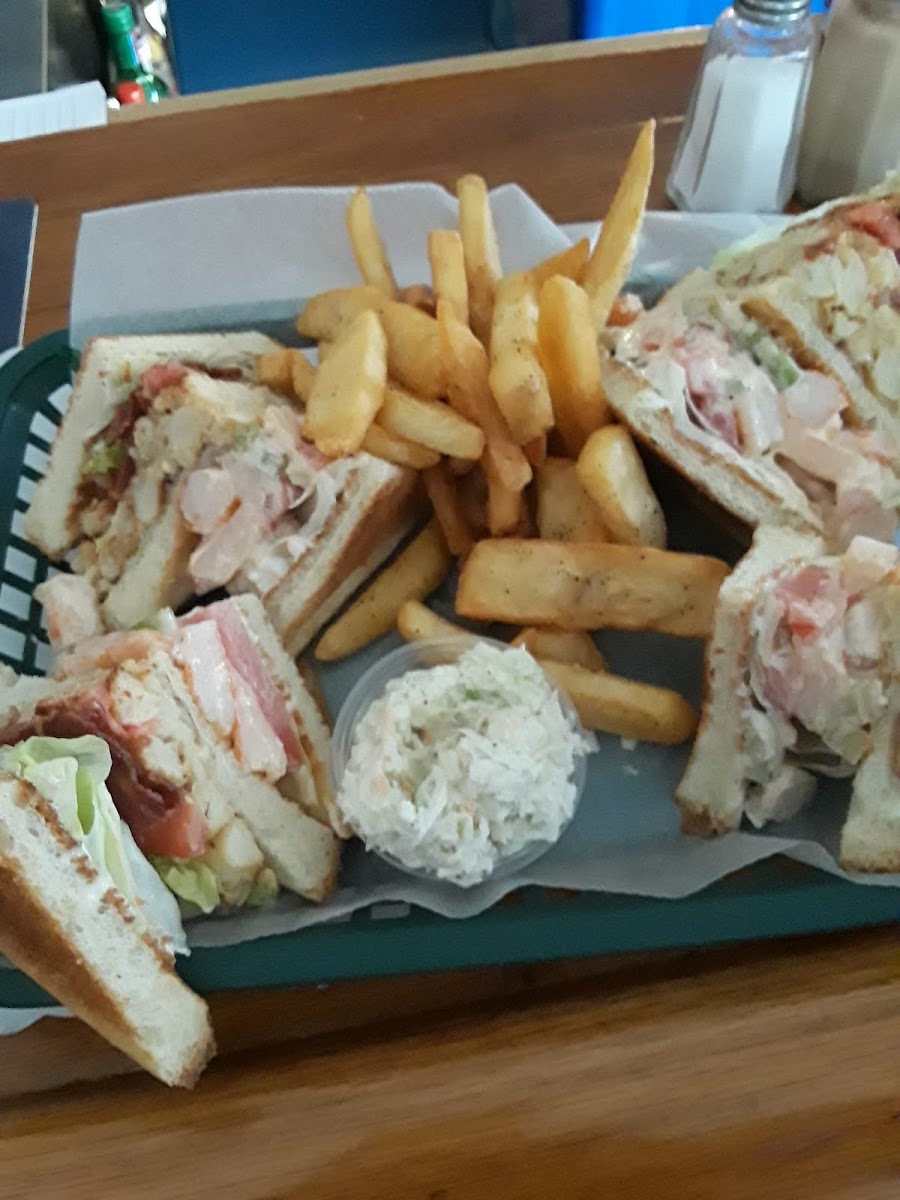 Sail Inn - Photo 3