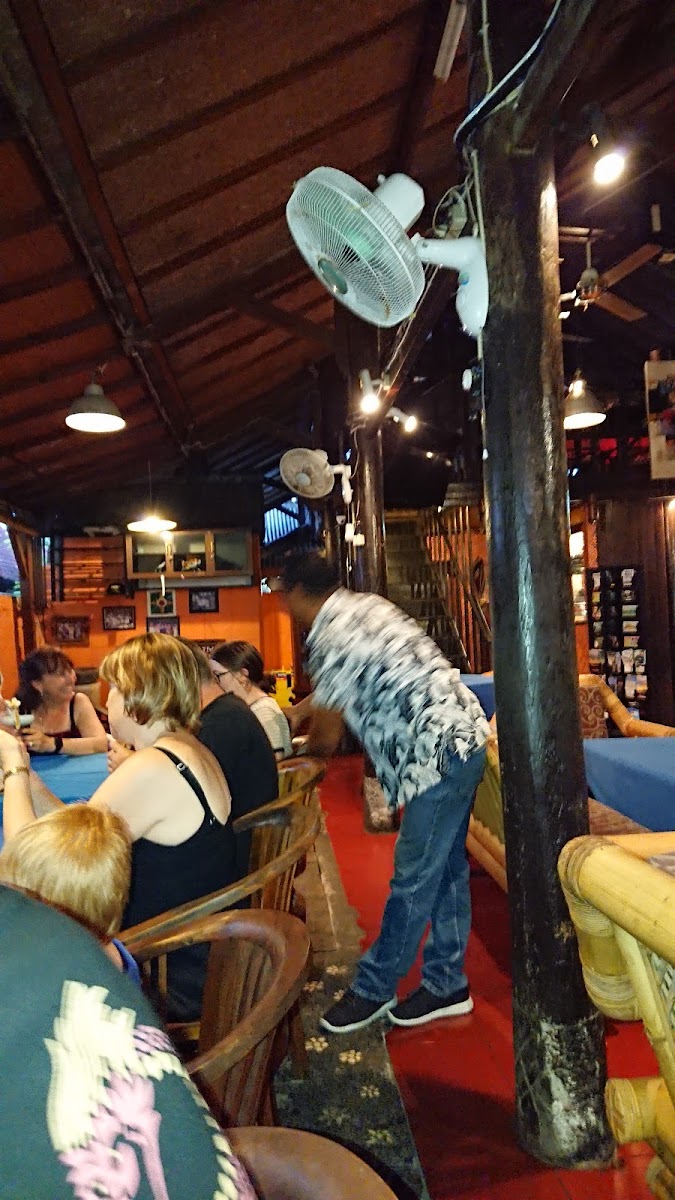 Billys Bar & Restaurant - Photo 9