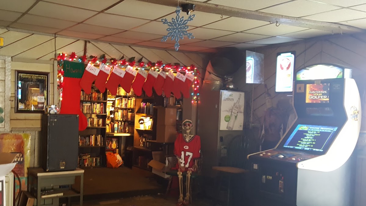 Windrose Bar & Grill - Photo 7