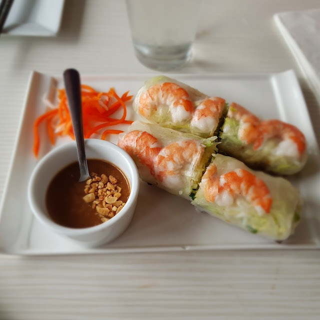 Fresh Salmon Rolls