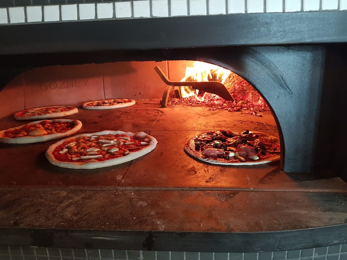 Moto Pizza - Photo 4