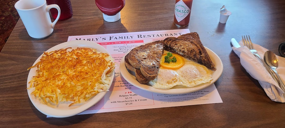 Marly's Restaurant - Photo 8