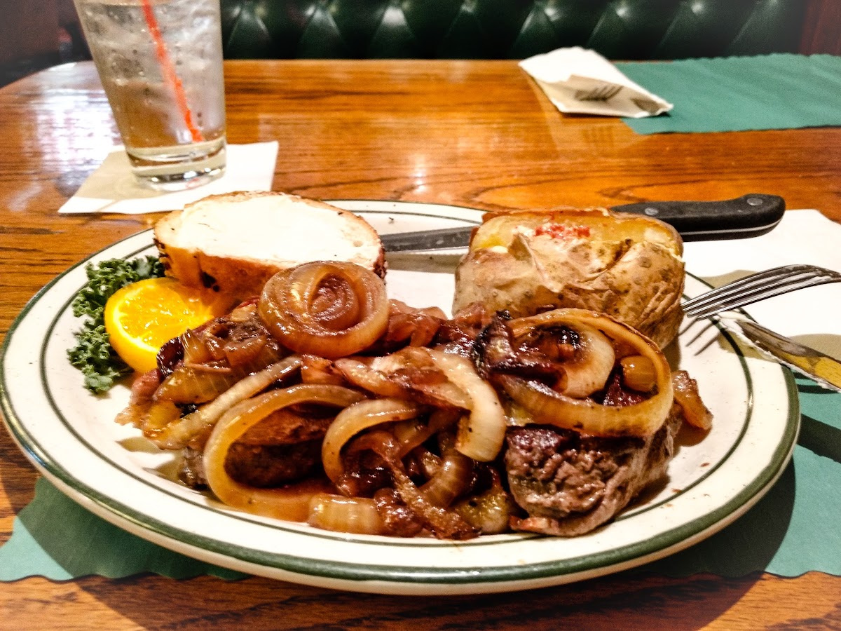 Prime Time Tavern - Photo 1