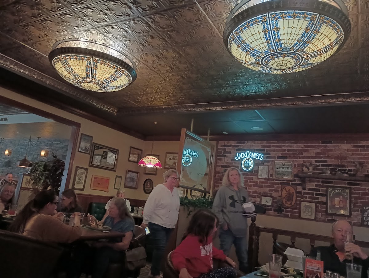 Prime Time Tavern - Photo 2