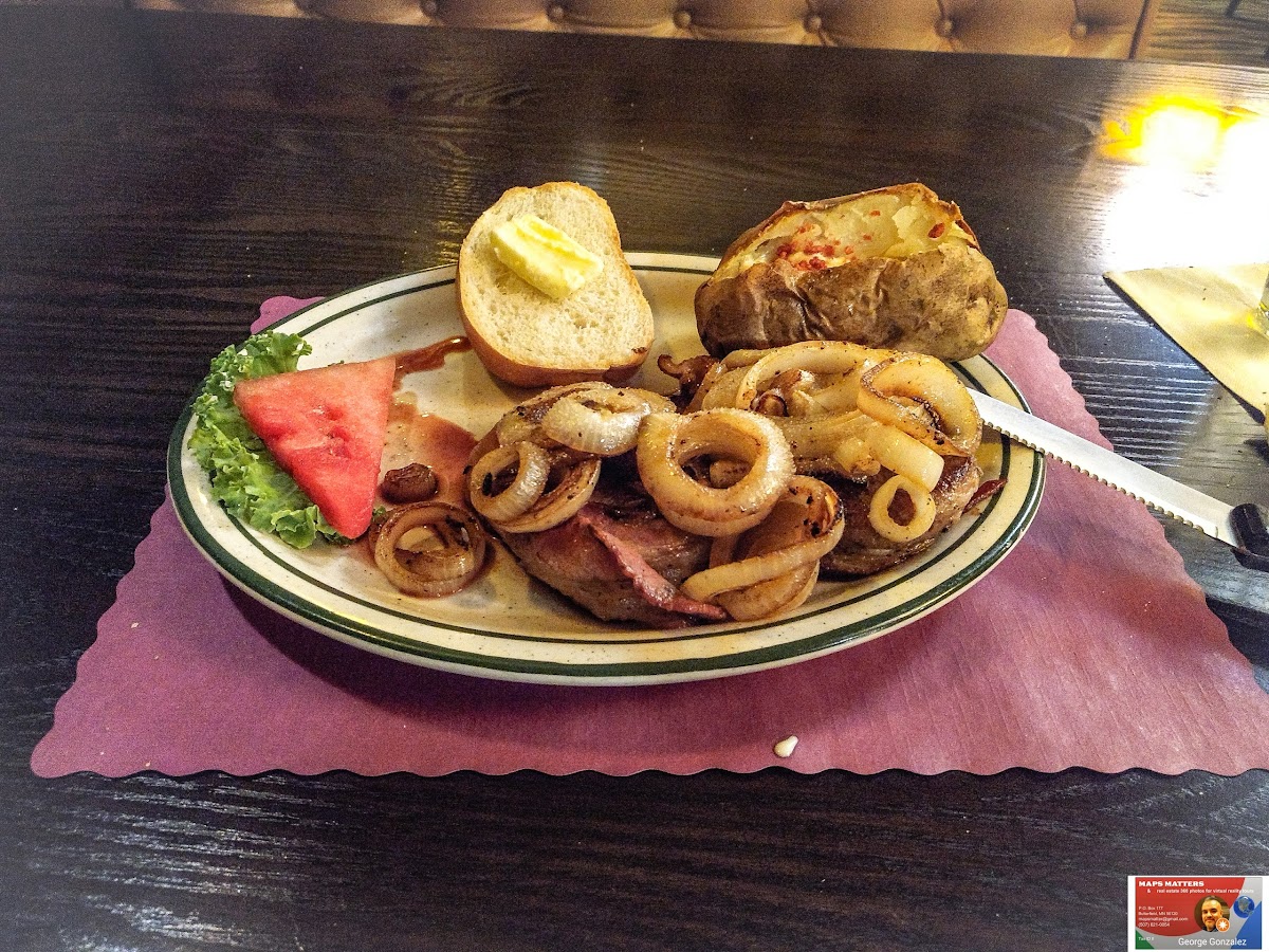 Prime Time Tavern - Photo 4