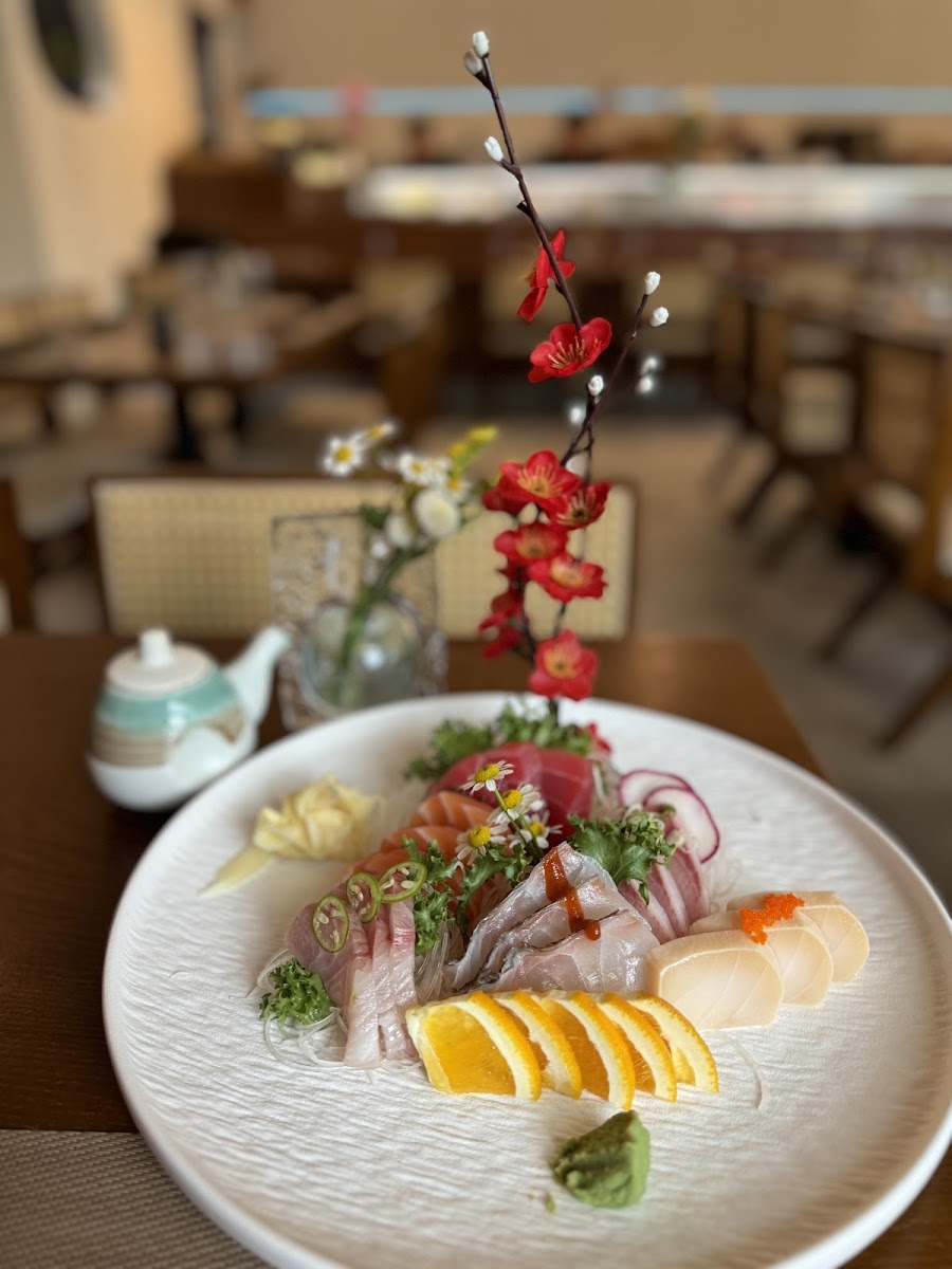 OTAKA SUSHI & RAMEN - Photo 2