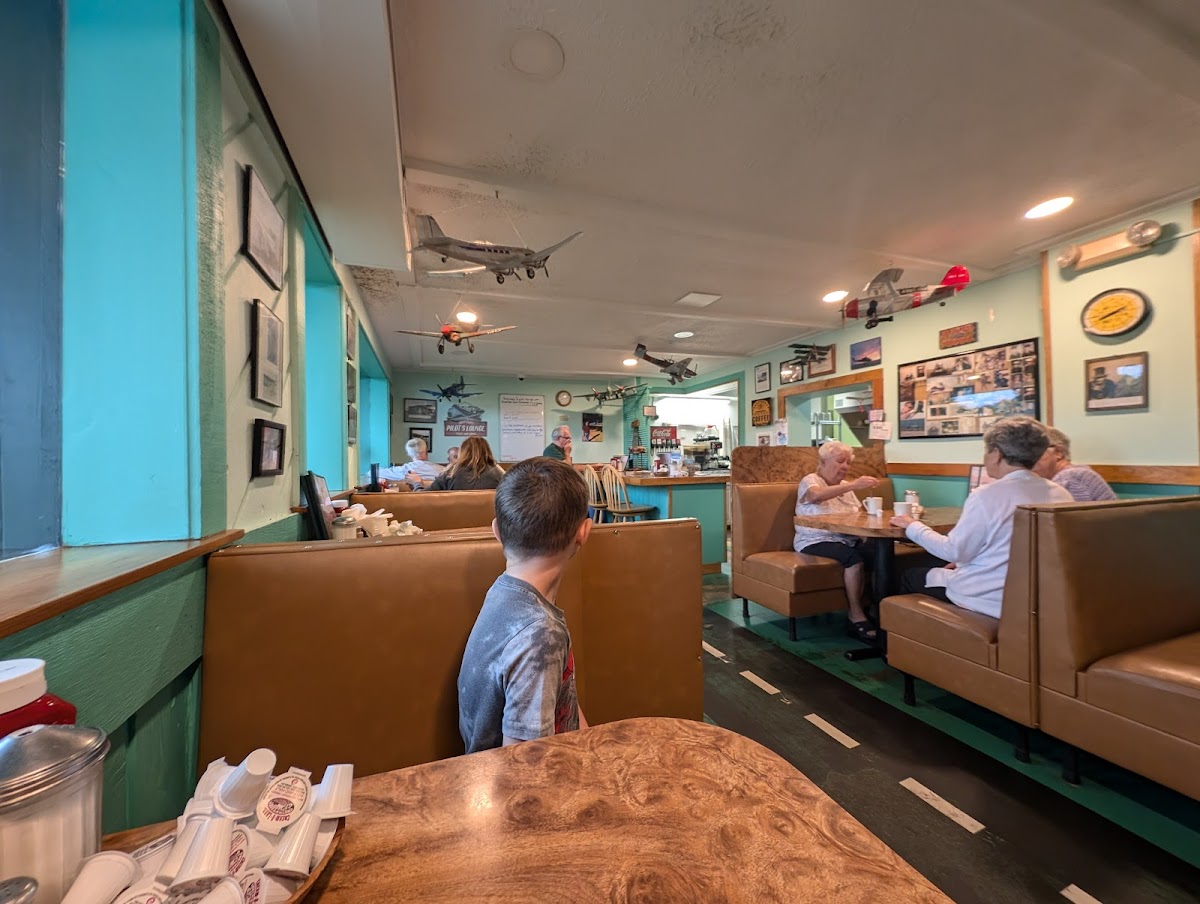 Wings Cafe - Photo 3