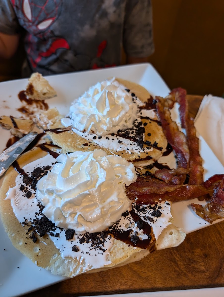Wings Cafe - Photo 4