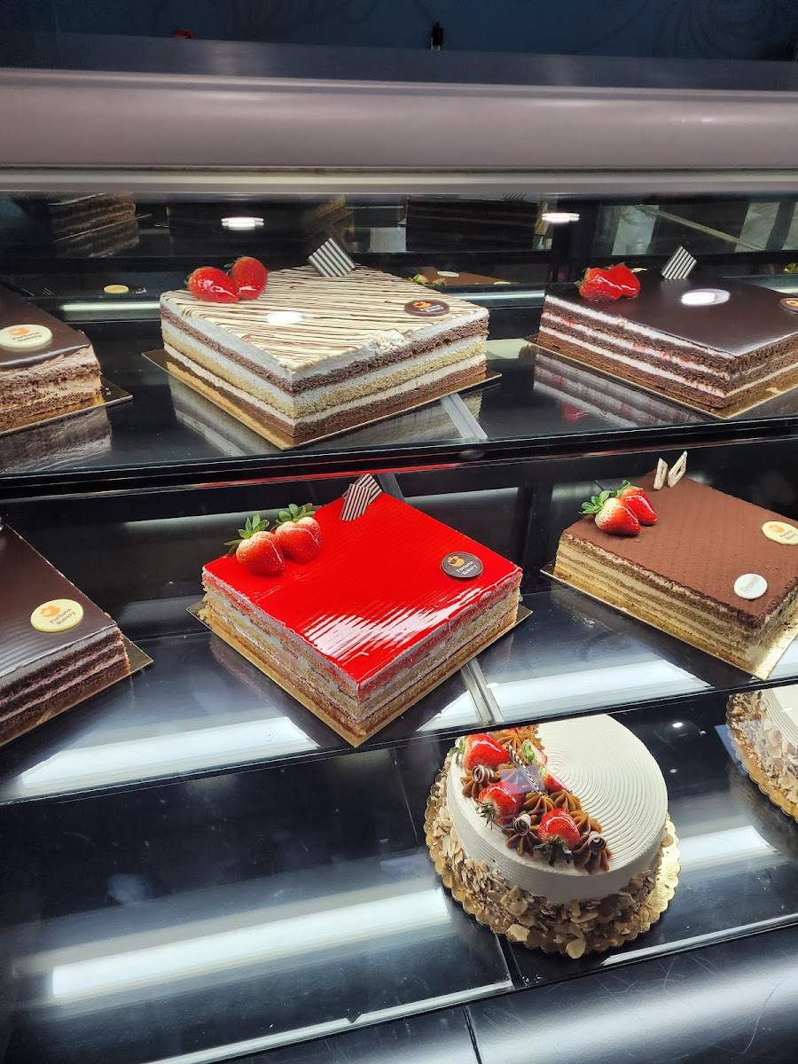 Fortuna Bakery & Cafe - Hunters Creek - Photo 4