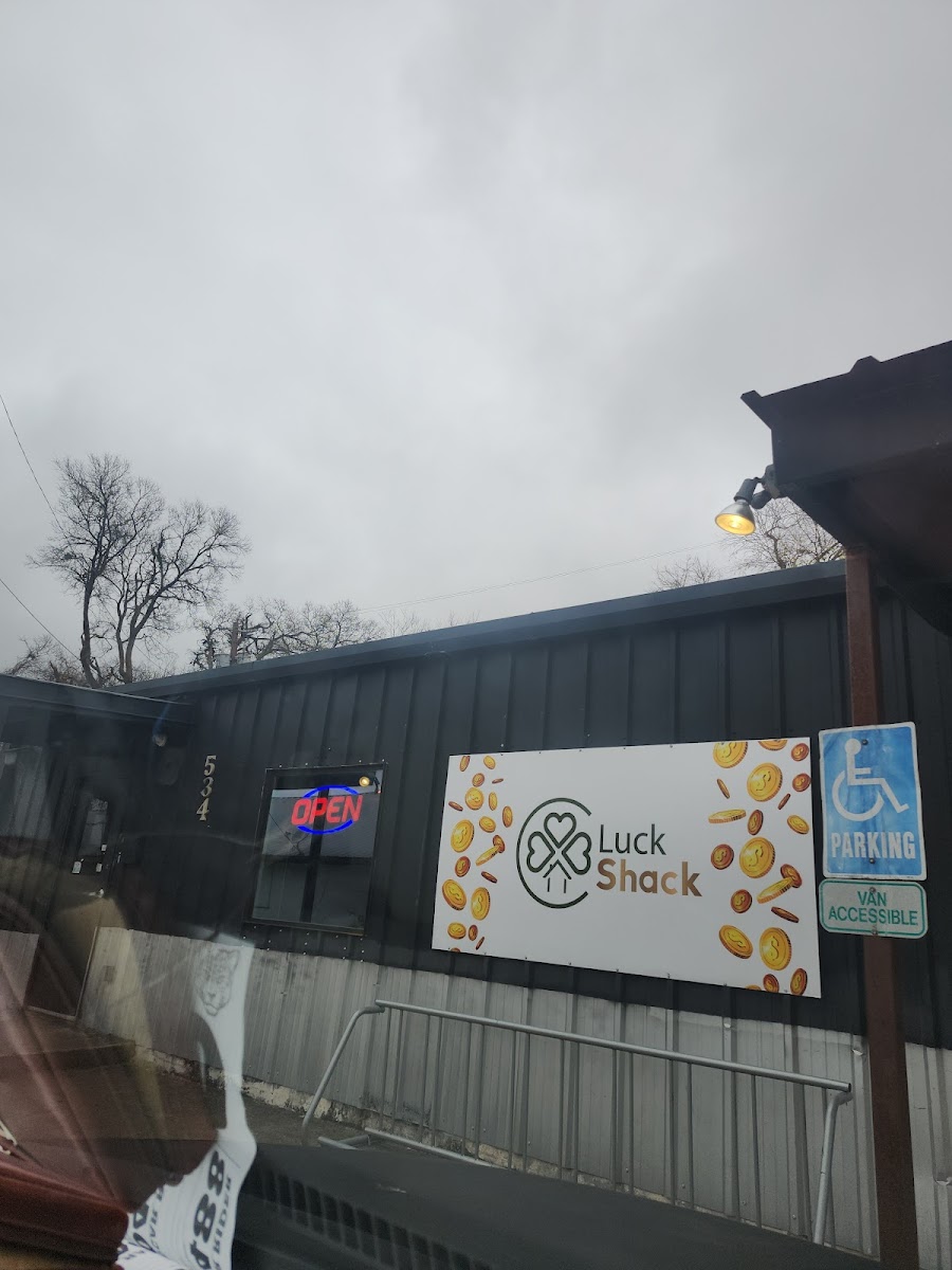 Luck Shack - Photo 3